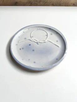Assiette vintage Gien France plate modèle Pierrot bleu décor étoiles