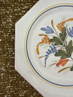 Assiette vintage octogonale peinte à la main