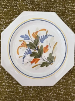 Assiette vintage octogonale peinte à la main