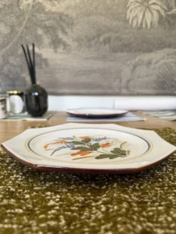 Assiette vintage octogonale peinte à la main
