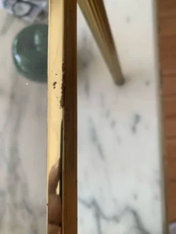Authentique Table d'Appoint Hollywood Regency — Laiton Patiné et Verre
