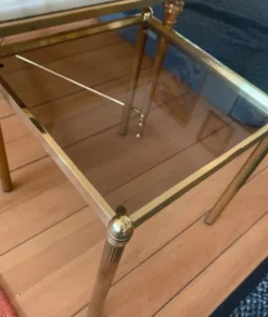 Authentique Table d'Appoint Hollywood Regency — Laiton Patiné et Verre