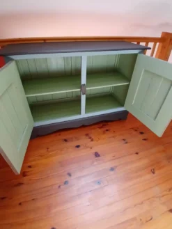 Bahut en bois peint