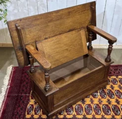 Banc coffre anglais en chêne des années 30 pouvant faire console
