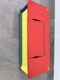 Banc-coffre années 80 Pierre Sala crayons