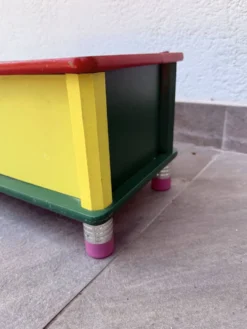 Banc-coffre années 80 Pierre Sala crayons