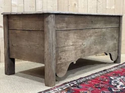 Banc coffre du 18ème en chêne brut - L=1m32, P=65cm, H=62cm.
