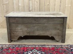 Banc coffre du 18ème en chêne brut - L=1m32, P=65cm, H=62cm.