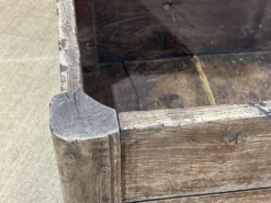 Banc coffre du 18ème en chêne brut - L=1m32, P=65cm, H=62cm.