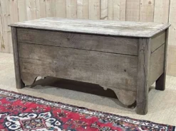 Banc coffre du 18ème en chêne brut - L=1m32, P=65cm, H=62cm.