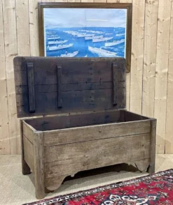 Banc coffre du 18ème en chêne brut - L=1m32, P=65cm, H=62cm.