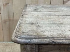 Banc coffre du 18ème en chêne brut - L=1m32, P=65cm, H=62cm.