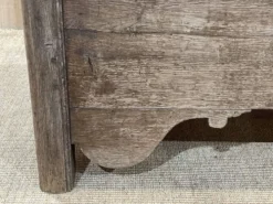 Banc coffre du 18ème en chêne brut - L=1m32, P=65cm, H=62cm.