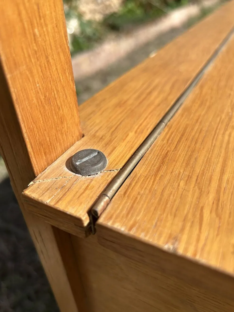 Banc coffre vintage 1960 chêne clair et tressage rotin