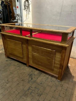 Banc d'exposition en rovere.