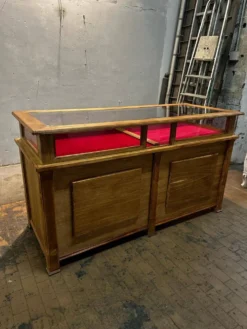 Banc d'exposition en rovere.