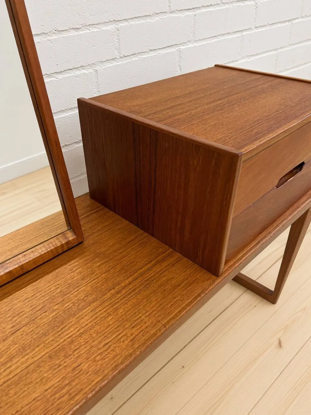 Banc et miroir en teck par Kai Kristiansen pour Aksel Kjersgaard, années 1960.