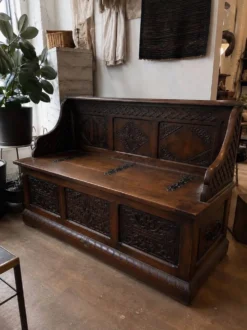 Banc-malle d’époque en chêne massif sculpté – Fin XIXᵉ siècle