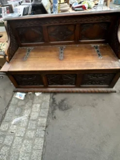 Banc-malle d’époque en chêne massif sculpté – Fin XIXᵉ siècle