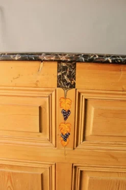 Banque, comptoir à décor de raisins