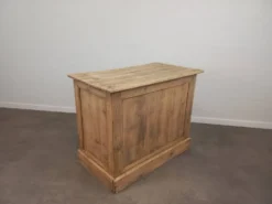 Banque de magasin en sapin