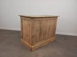 Banque de magasin en sapin
