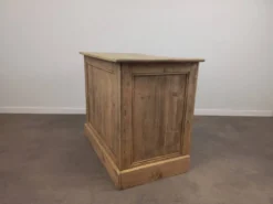 Banque de magasin en sapin