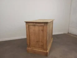 Banque de magasin en sapin