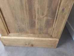 Banque de magasin en sapin