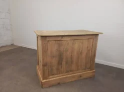 Banque de magasin en sapin