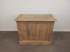 Banque de magasin en sapin