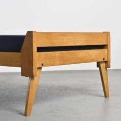 Banquette en bois et tissu bleu nuit, France, circa 1955