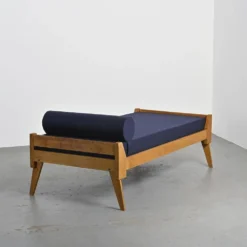 Banquette en bois et tissu bleu nuit, France, circa 1955