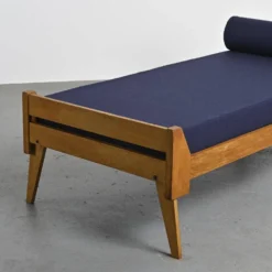 Banquette en bois et tissu bleu nuit, France, circa 1955