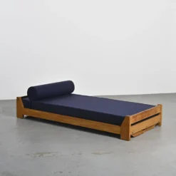 Banquette en bois et tissu bleu nuit, France, circa 1955