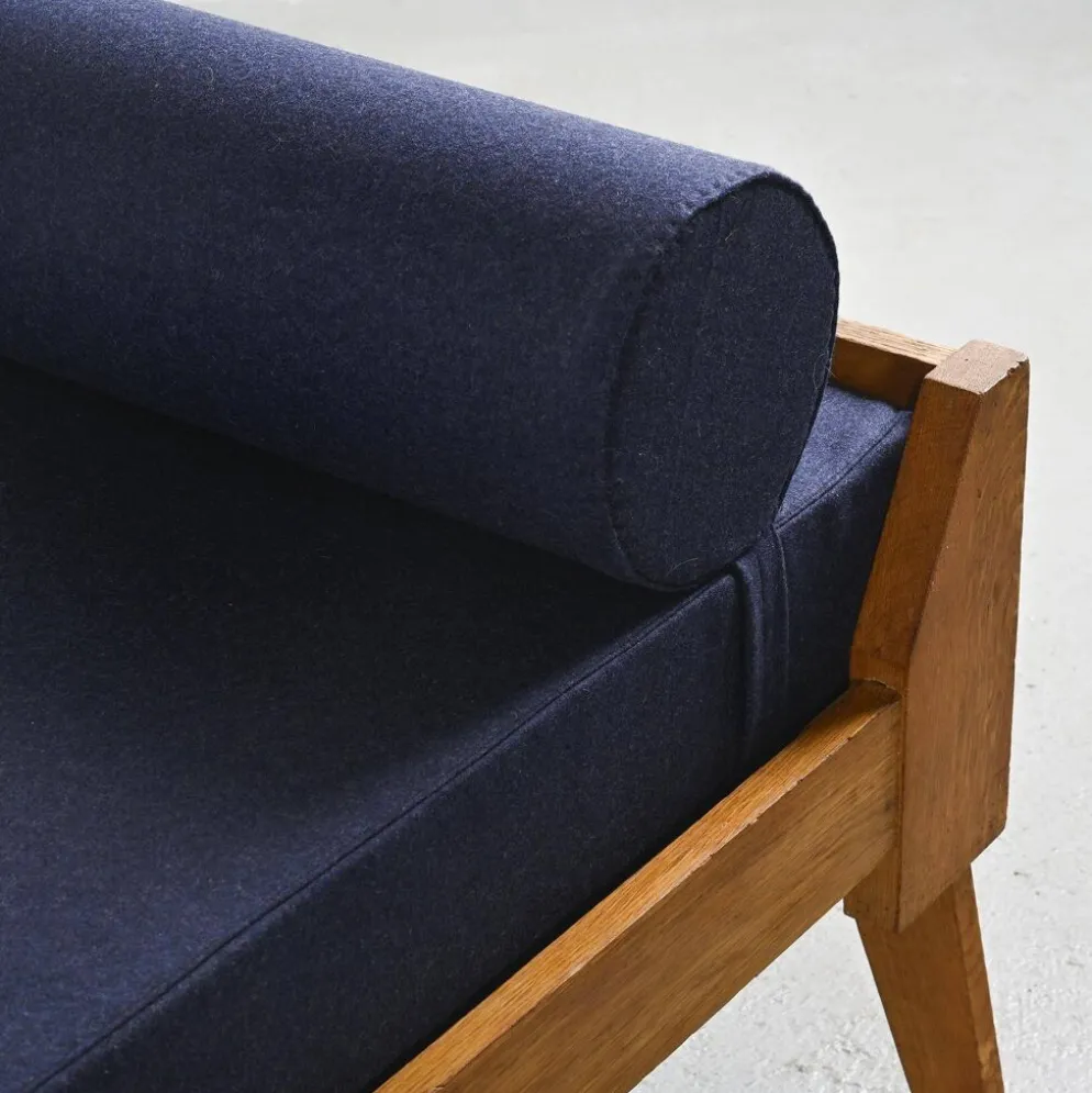 Banquette en bois et tissu bleu nuit, France, circa 1955