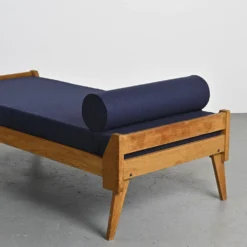 Banquette en bois et tissu bleu nuit, France, circa 1955