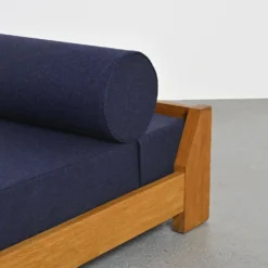 Banquette en bois et tissu bleu nuit, France, circa 1955
