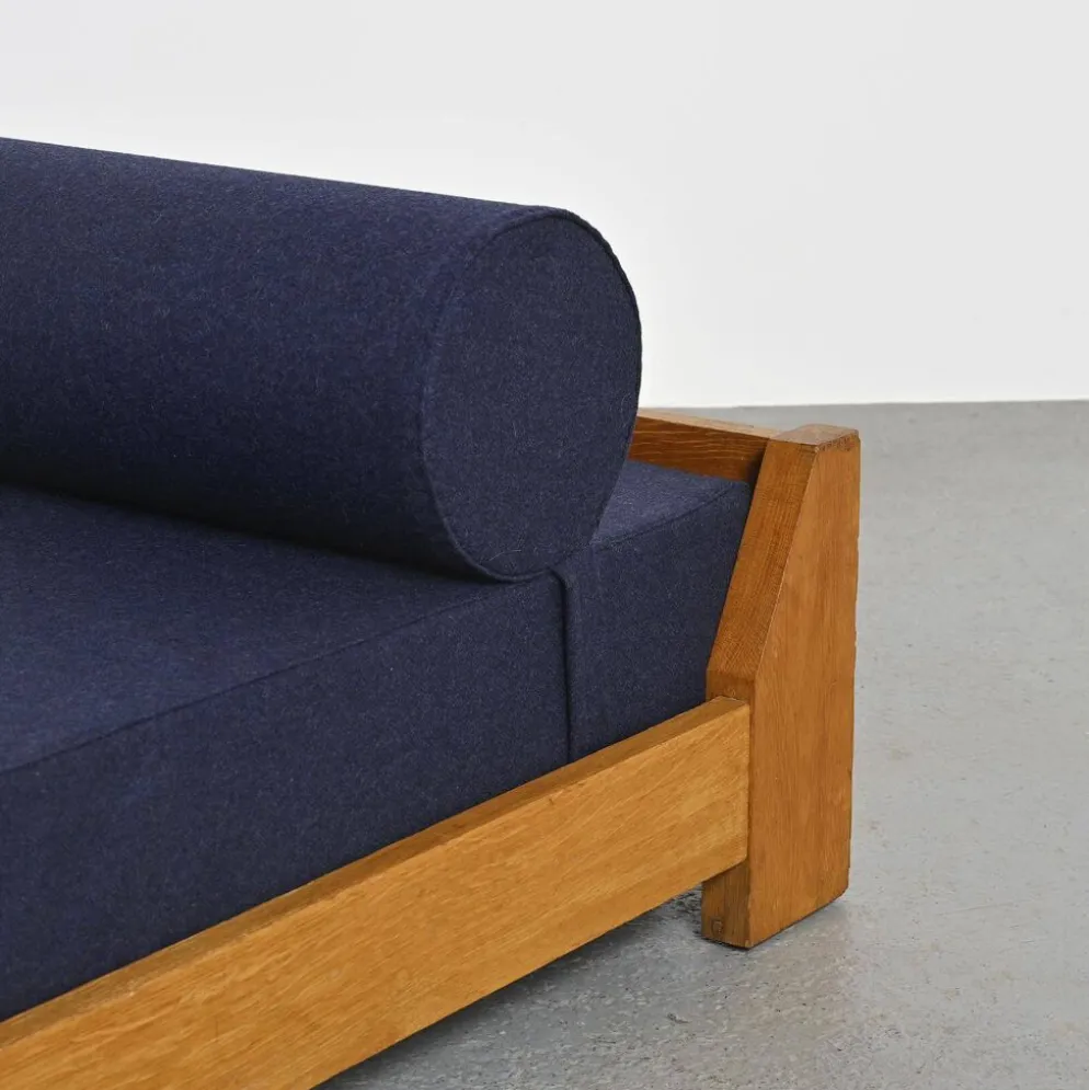 Banquette en bois et tissu bleu nuit, France, circa 1955