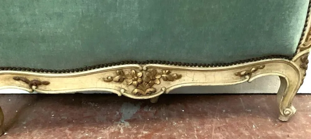 Banquette lit de repos en bois laqué et doré XX siècle