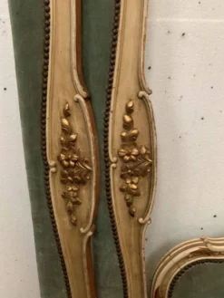 Banquette lit de repos en bois laqué et doré XX siècle
