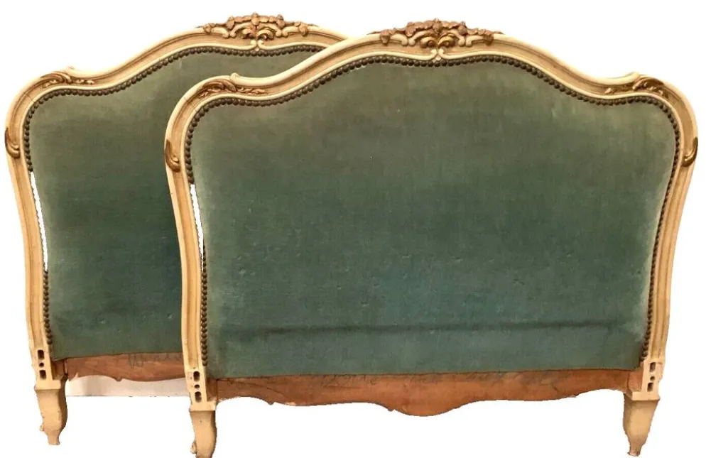 Banquette lit de repos en bois laqué et doré XX siècle