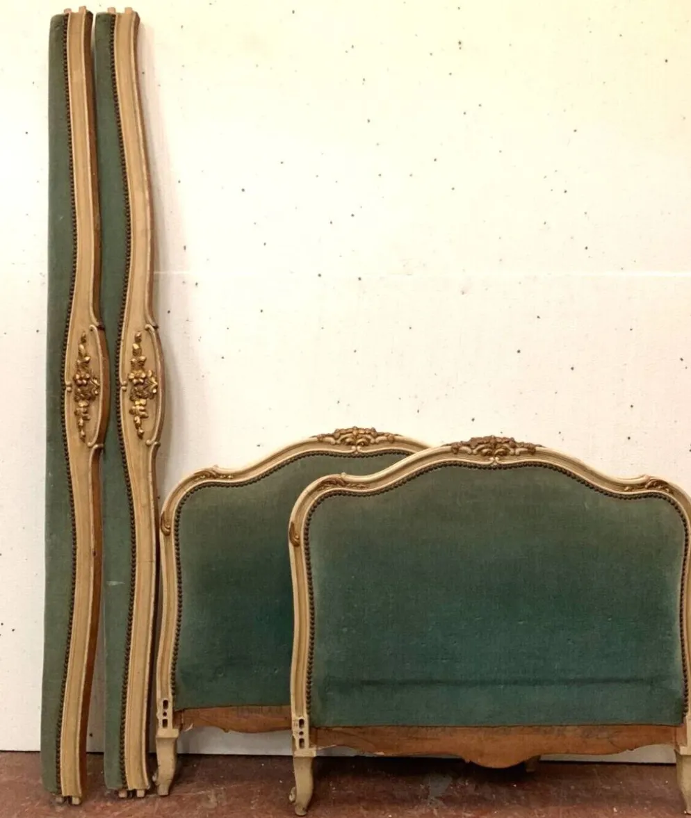 Banquette lit de repos en bois laqué et doré XX siècle