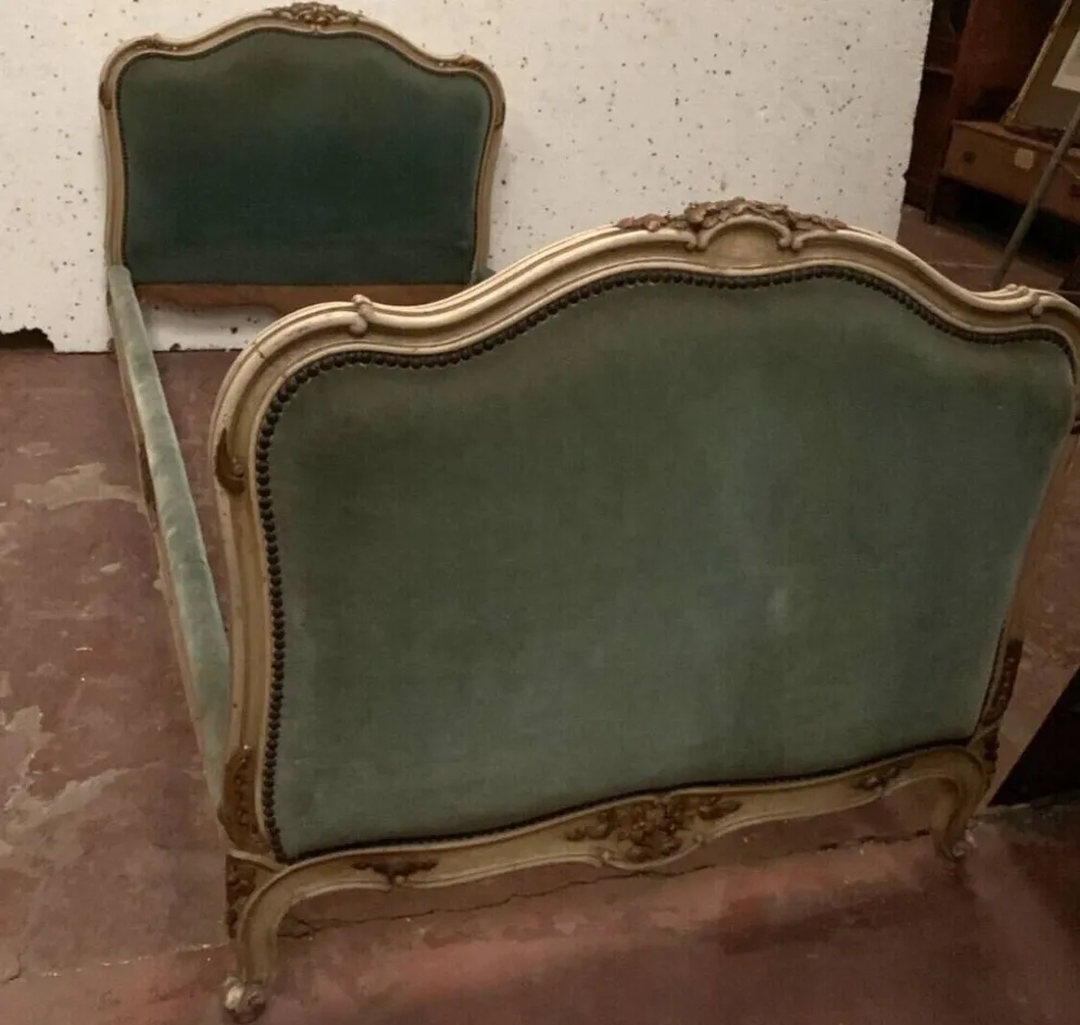 Banquette lit de repos en bois laqué et doré XX siècle