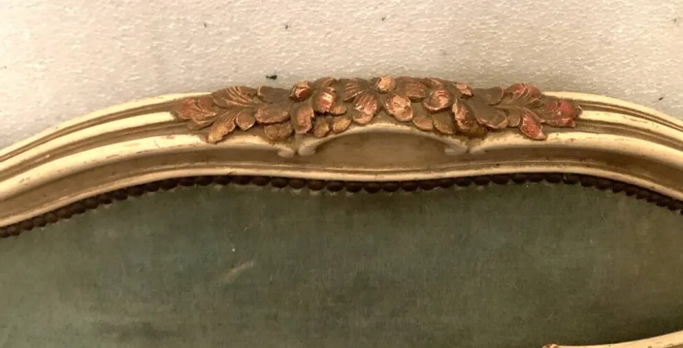 Banquette lit de repos en bois laqué et doré XX siècle