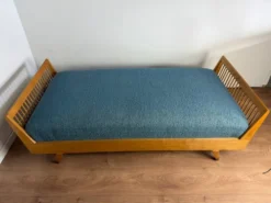 Banquette / lit de repos vintage en bois