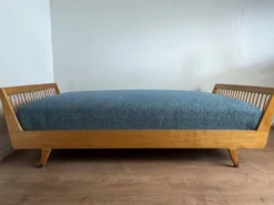 Banquette / lit de repos vintage en bois