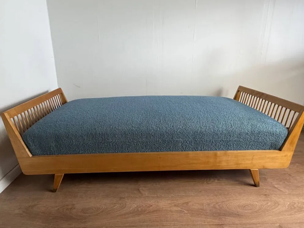 Banquette / lit de repos vintage en bois