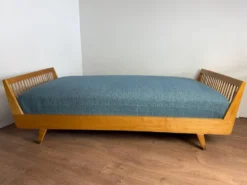 Banquette / lit de repos vintage en bois