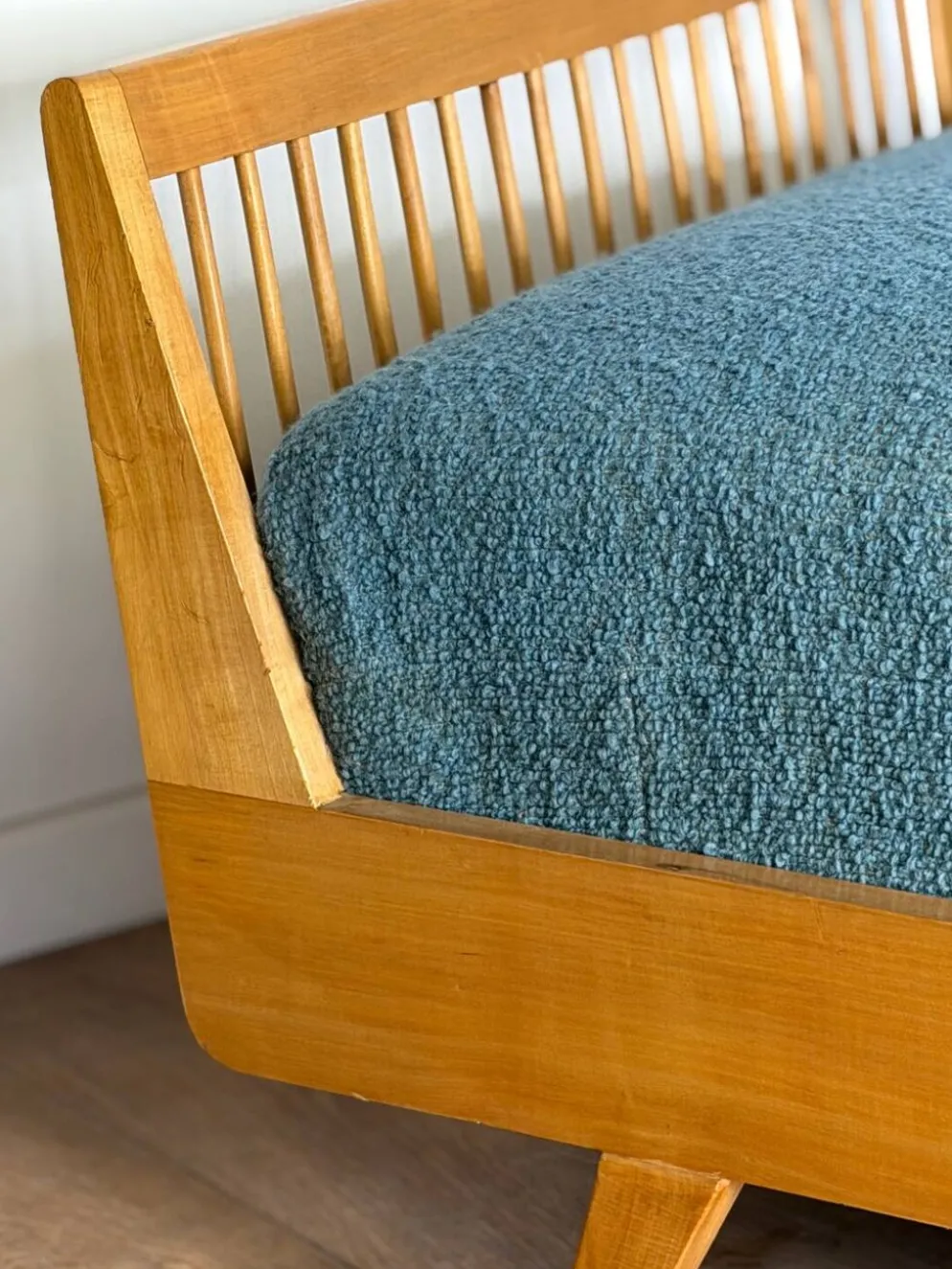 Banquette / lit de repos vintage en bois